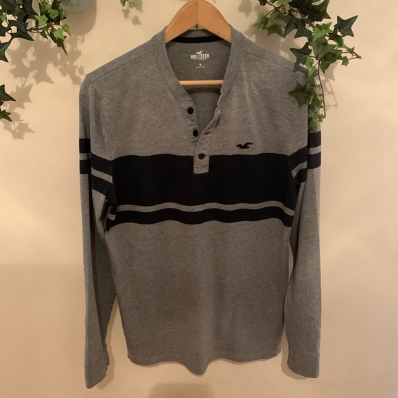 Hollister Long Sleeve T-Shirt - Picture 2 of 6